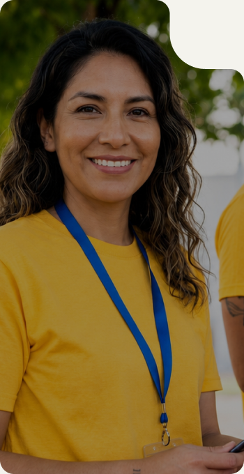 Voluntarios de LlegAyuda ayudando a la comunidad